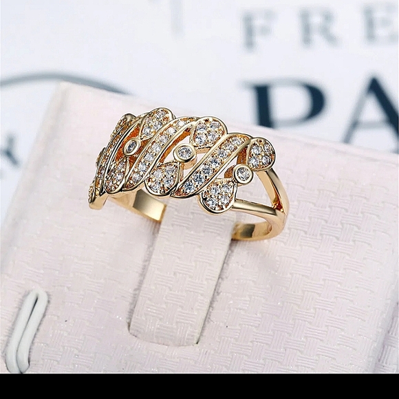 Ladies Zircon Ring. - Picture 2 of 7